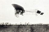 1909, erste Ärmelkanalüberquerung mit dem Flugzeug von Lous Blériot