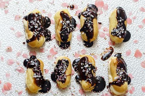 Eclairs mit Schokoladen-Glasur
