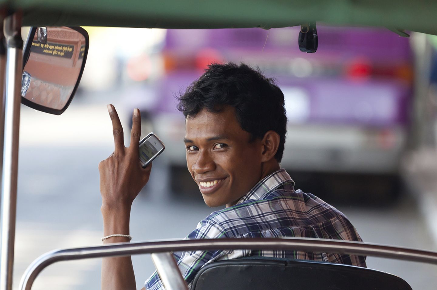 Einheimische treffen Taxifahrer, Phnom Penh