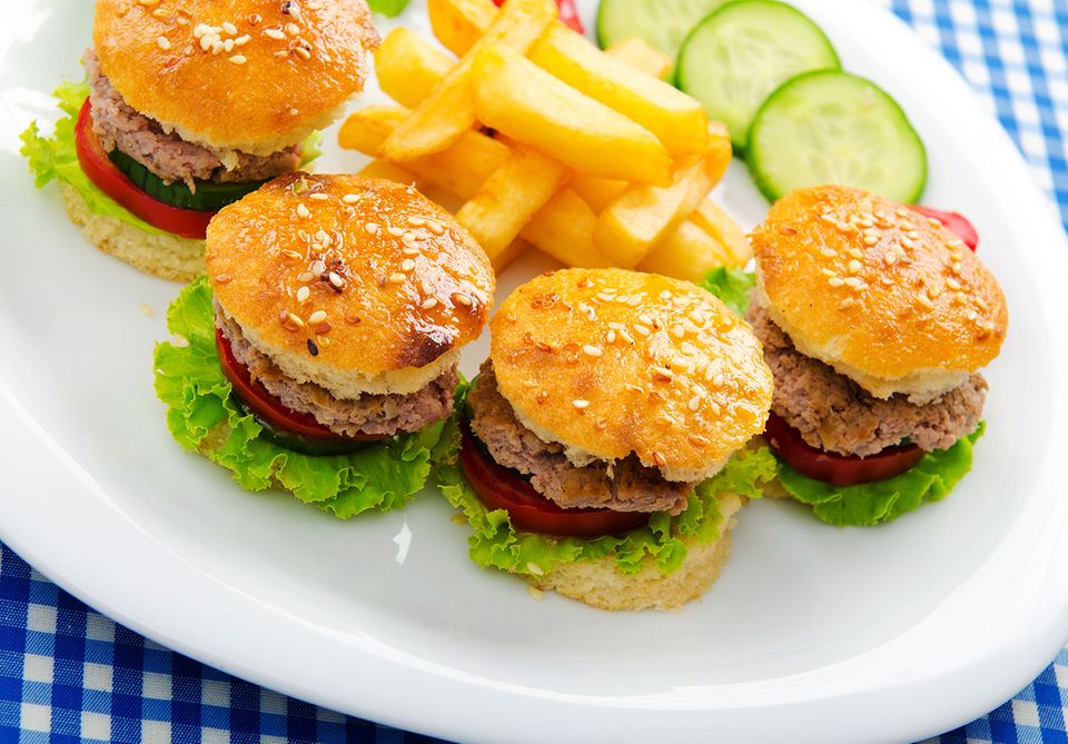 Mini Burger: Kinderleichtes Rezept - [GEOLINO]