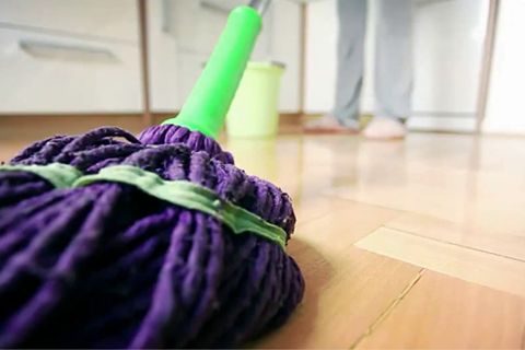 Wischmopp auf Parkett