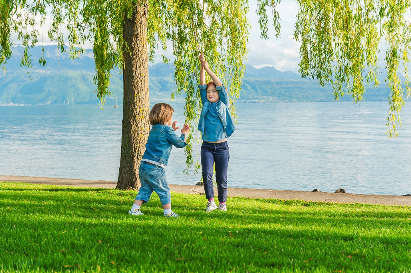 Mädchen auf der Wiese