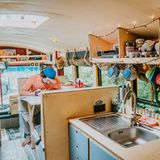 Küche und Wohnbereich rollendes Hostel