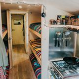 Küche und Schlafbereich rollendes Hostel