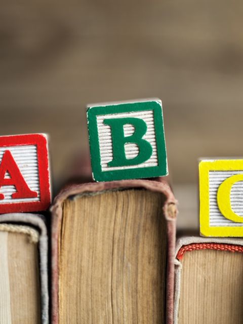 Buchstaben auf Büchern
