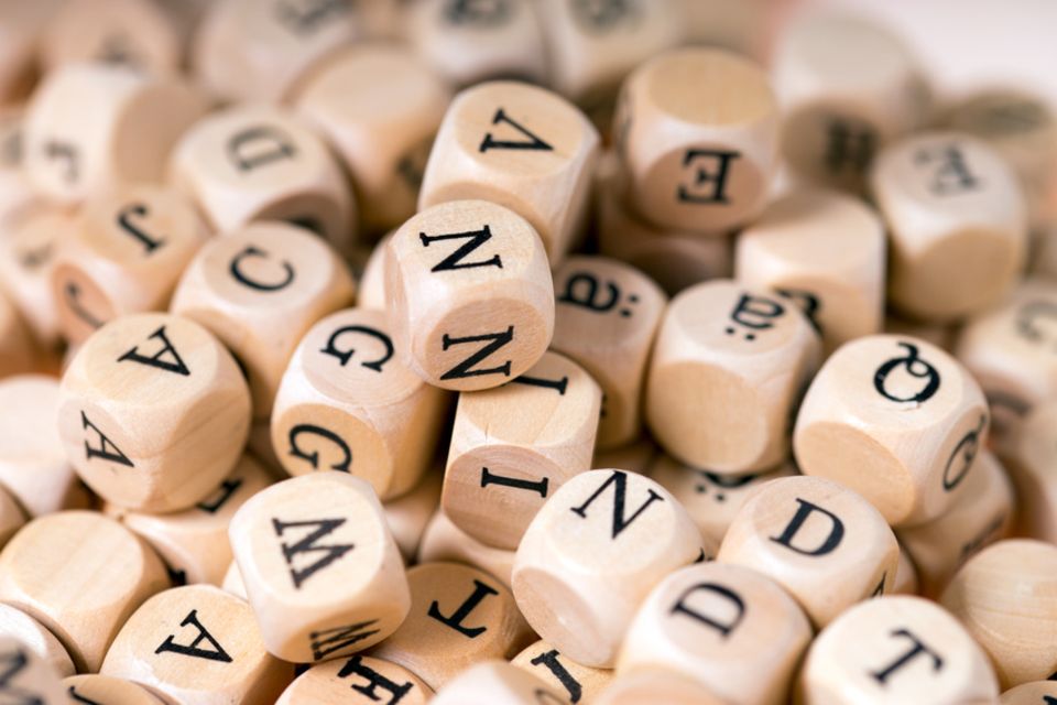 Holzwürfel mit Buchstaben