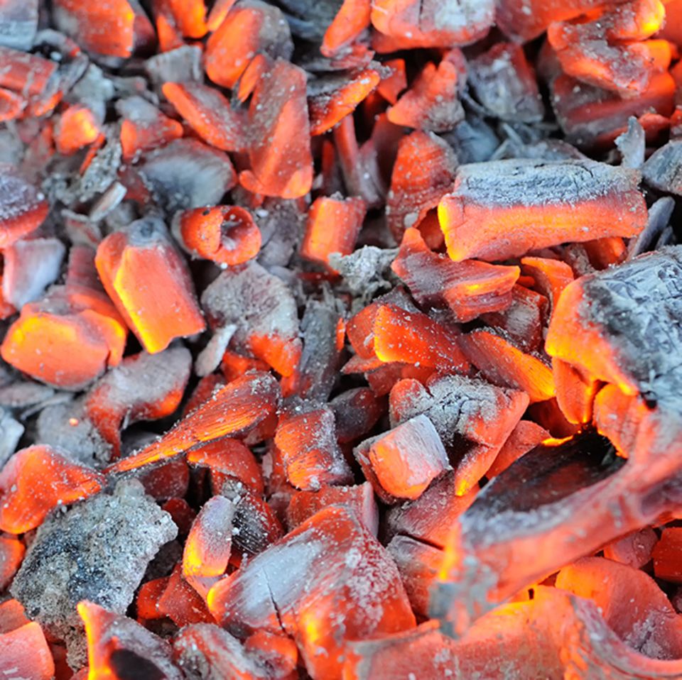 Glühende Grillkohle
