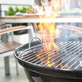Grill auf dem Balkon