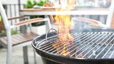 Grill auf dem Balkon