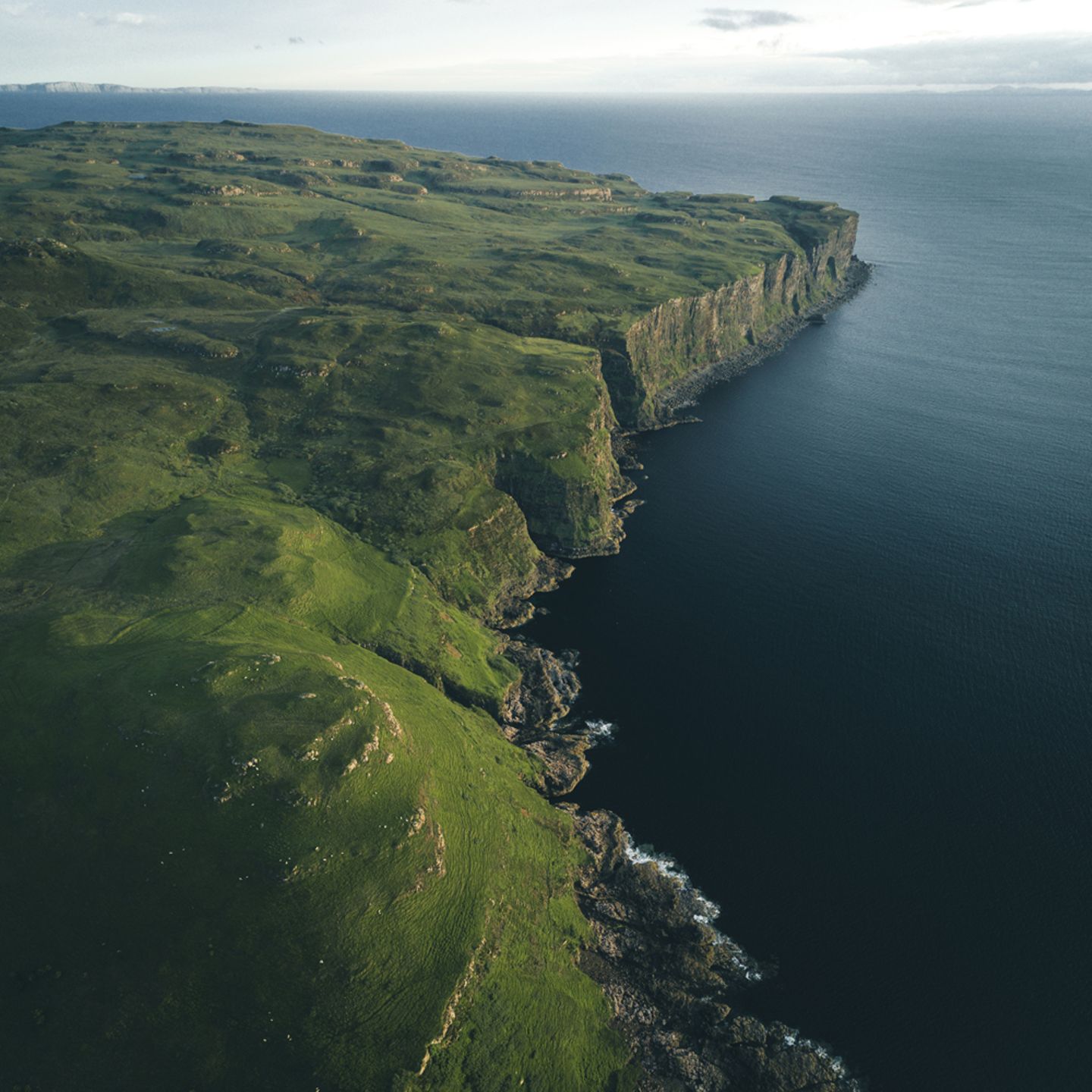 Malerische Steilküsten Isle of Skye, Schottland