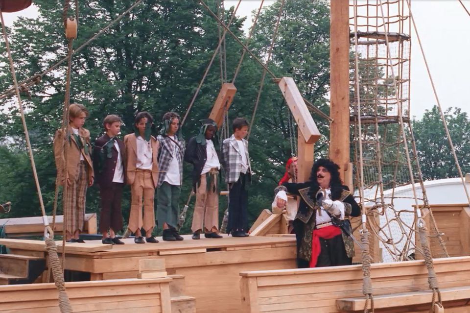 Spielplatz mit Schiff