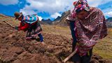 Südamerika, Peru, Cuzco, El Parque de la Papa (Potatoe Park), das Drei-Seen-Tal