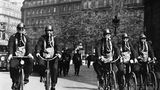 Fahrradpolizisten mit Schutzmasken