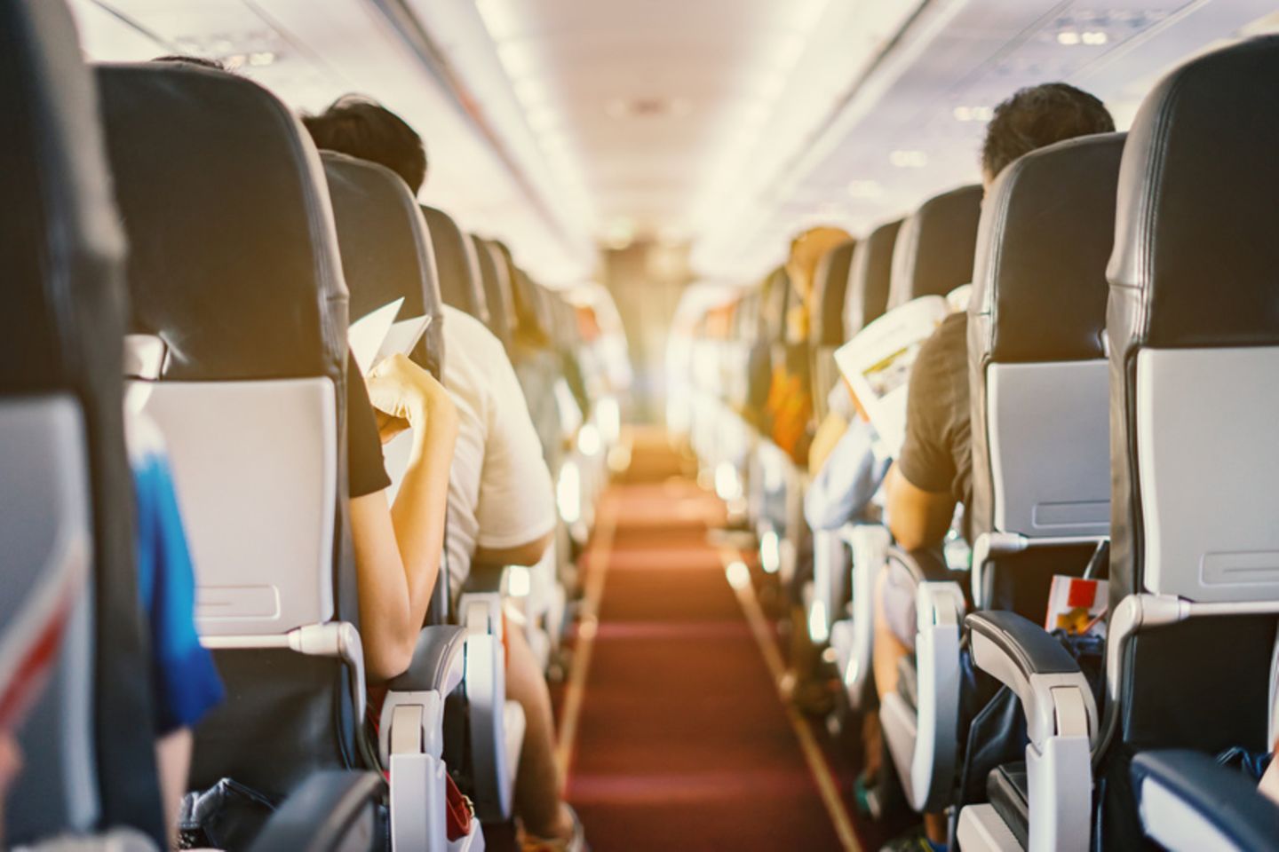 Sitzreihen in einem Flugzeug