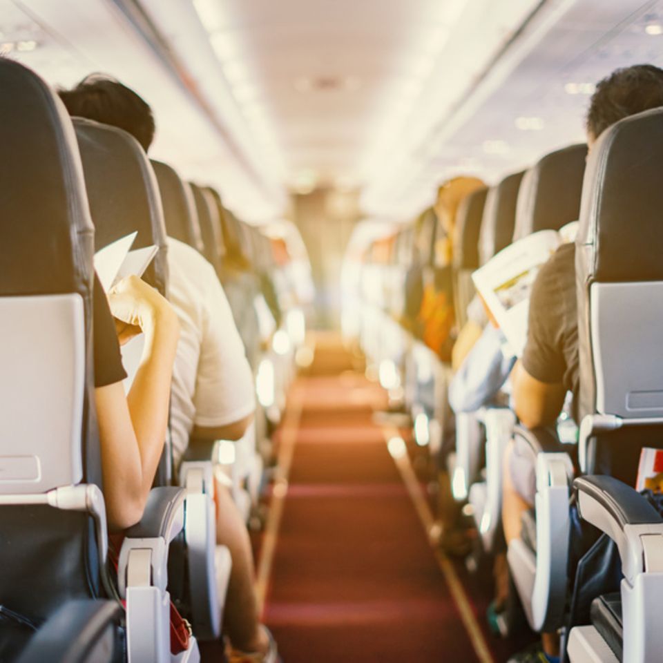 Sitzreihen in einem Flugzeug
