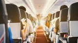 Sitzreihen in einem Flugzeug