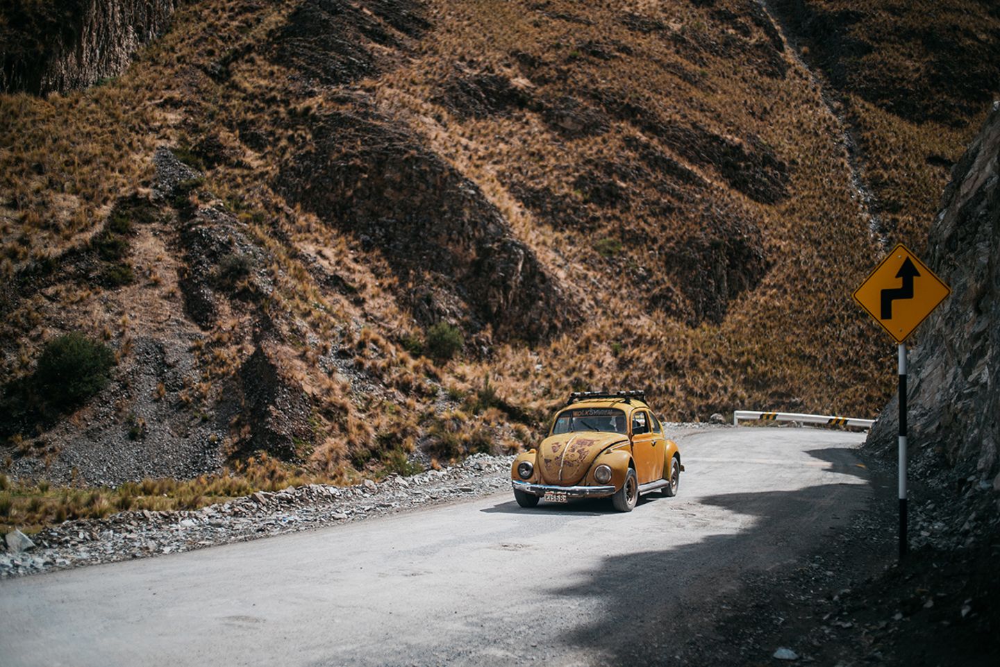 Hauptsache es fährt noch Alter Käfer auf den Straßen von Peru