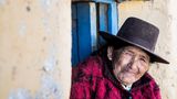 Ältere Dame mit Hut in Peru