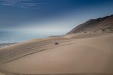 Auto in der Wüste von Peru