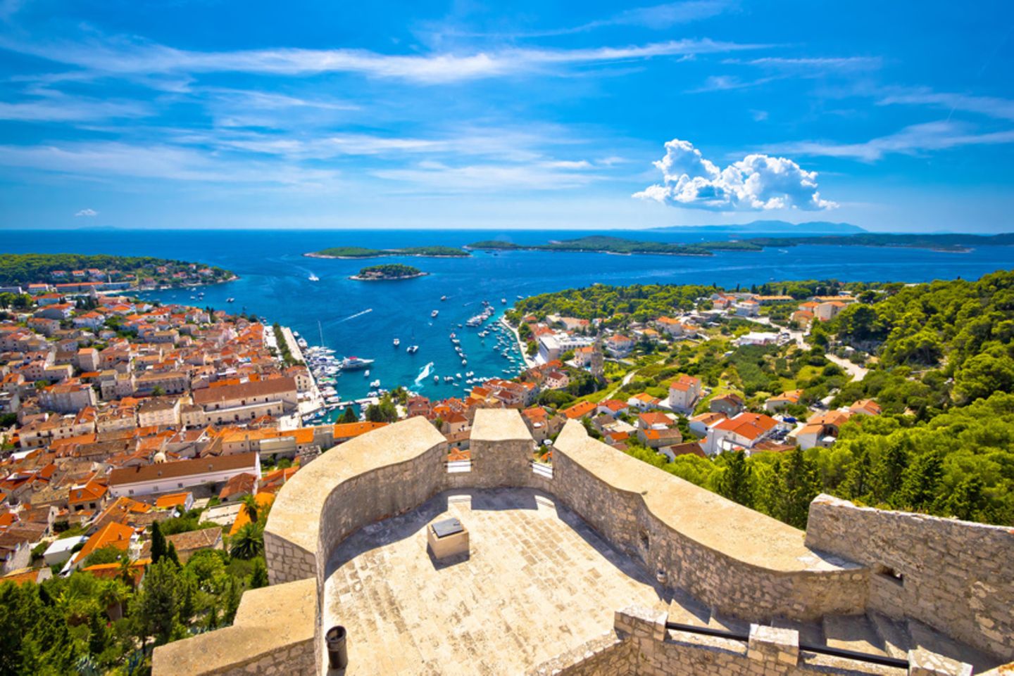 Hvar vor der Küste von Kroatien