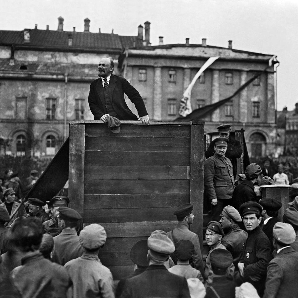 Lenin hält eine Rede