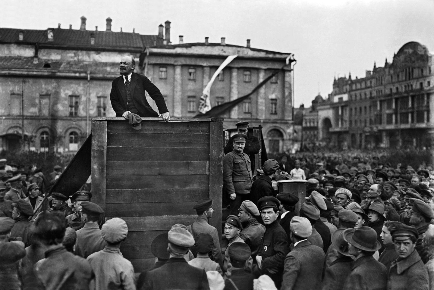 Lenin hält eine Rede