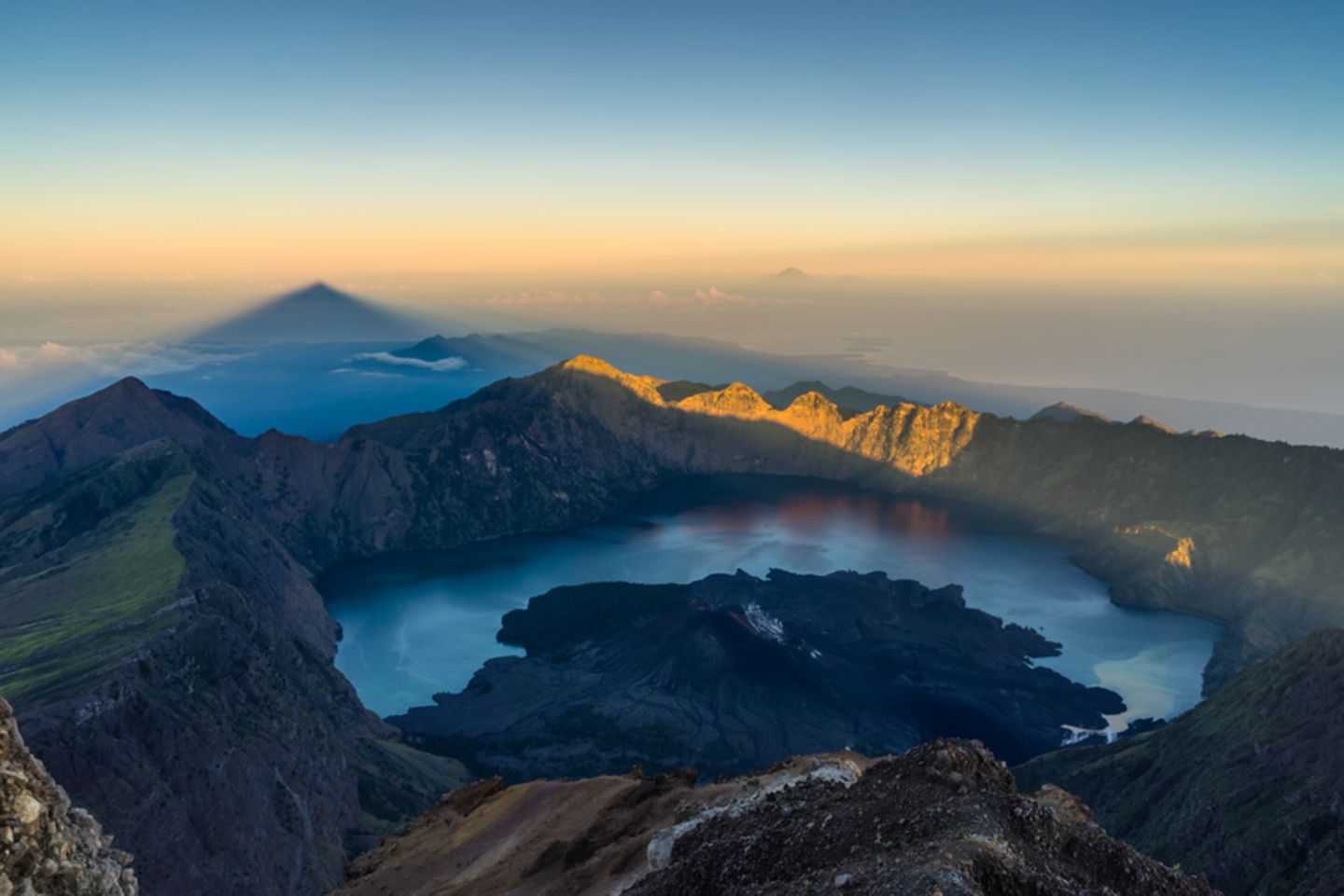 Blick vom Mount Rinjani auf Lombok