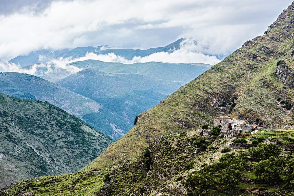 Albanien, Pilur Albanien, Pilur