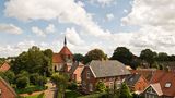 Blick auf das Rundwarfendorf Rysum