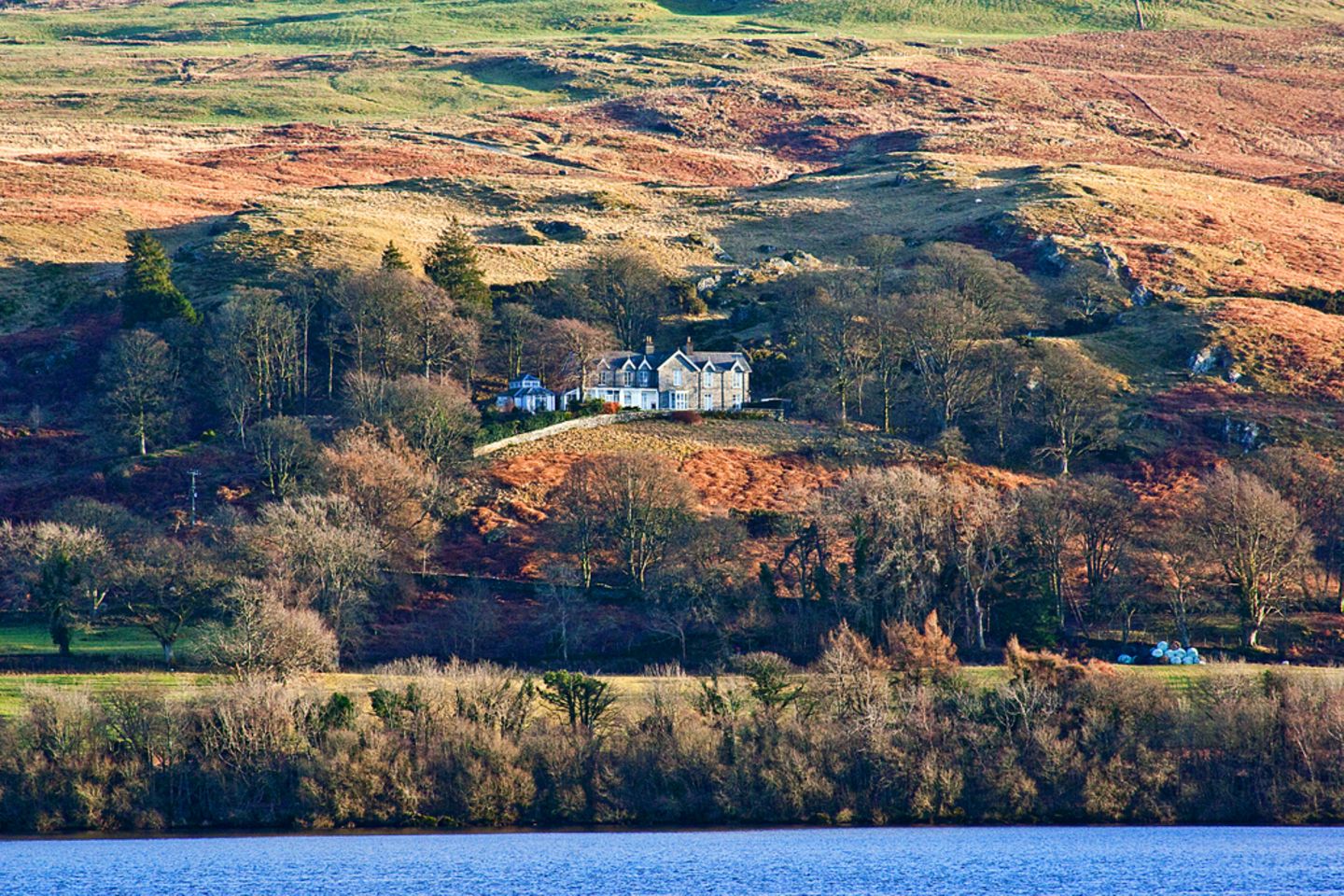 Bryniau Golau; Wales