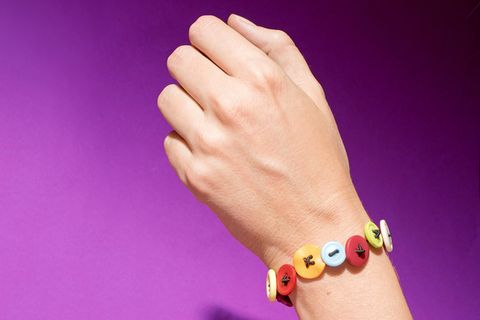 Armband aus Knöpfen