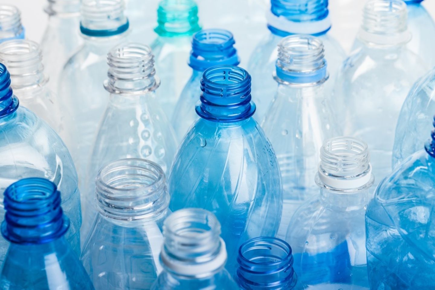 Mineralwasser in Plastikflaschen