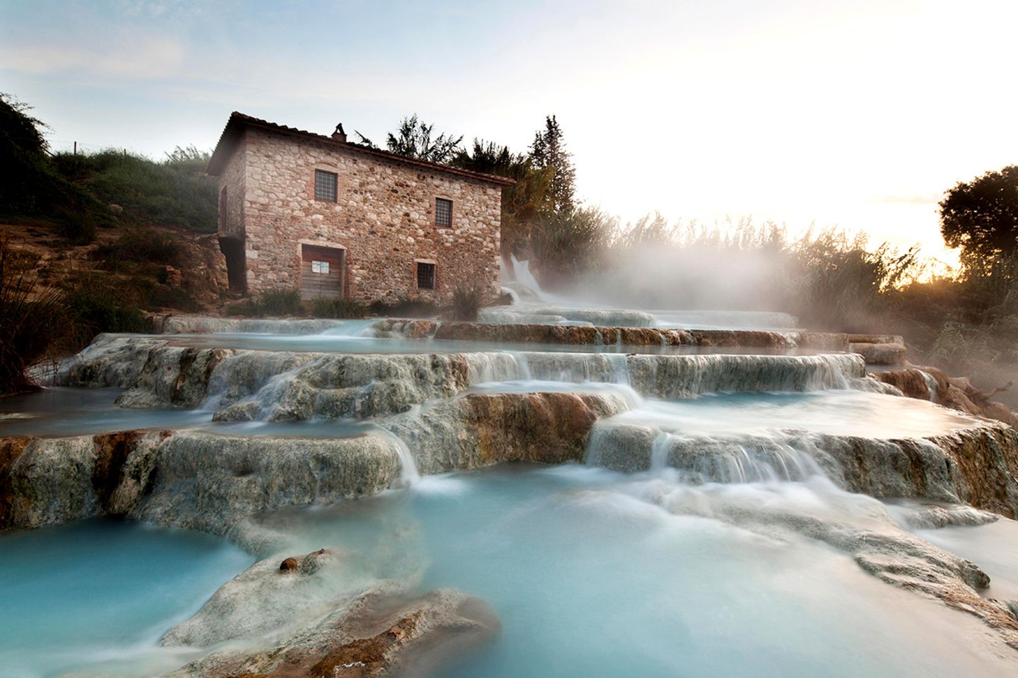 In den natürlichen Thermalquellen von Saturnia vergnügten sich bereits die  Römer - [GEO]