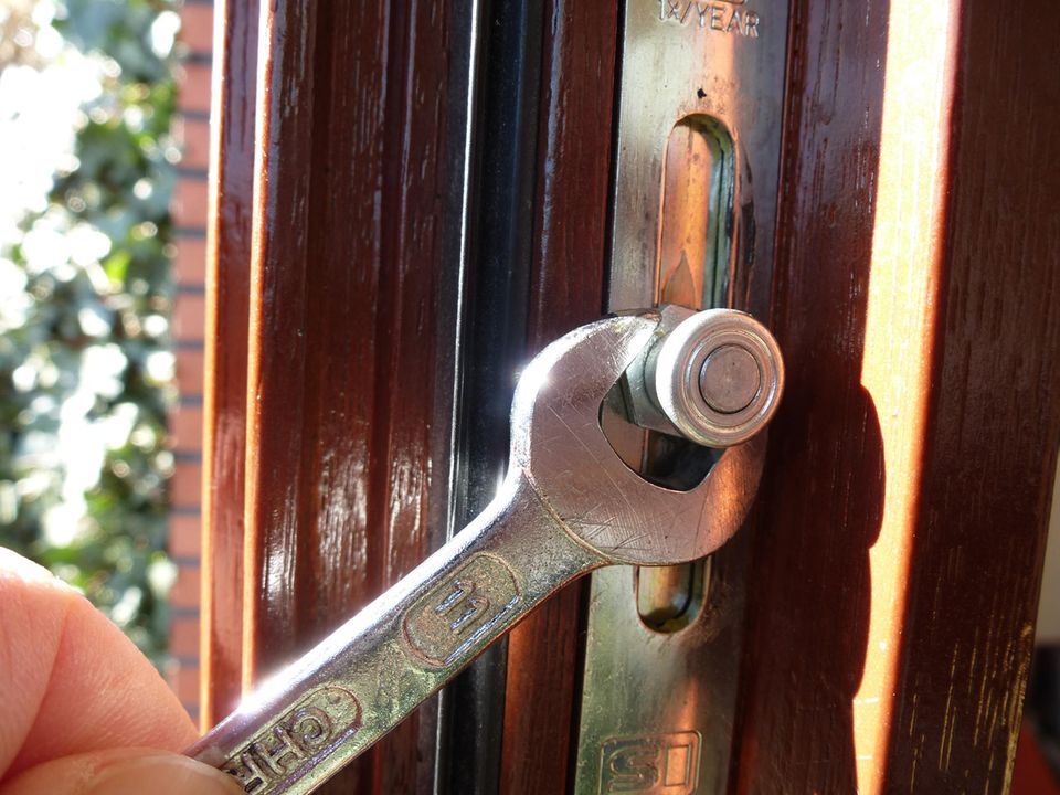 Mit dem richtigen Anpressdruck Fenster dicht machen [GEO]