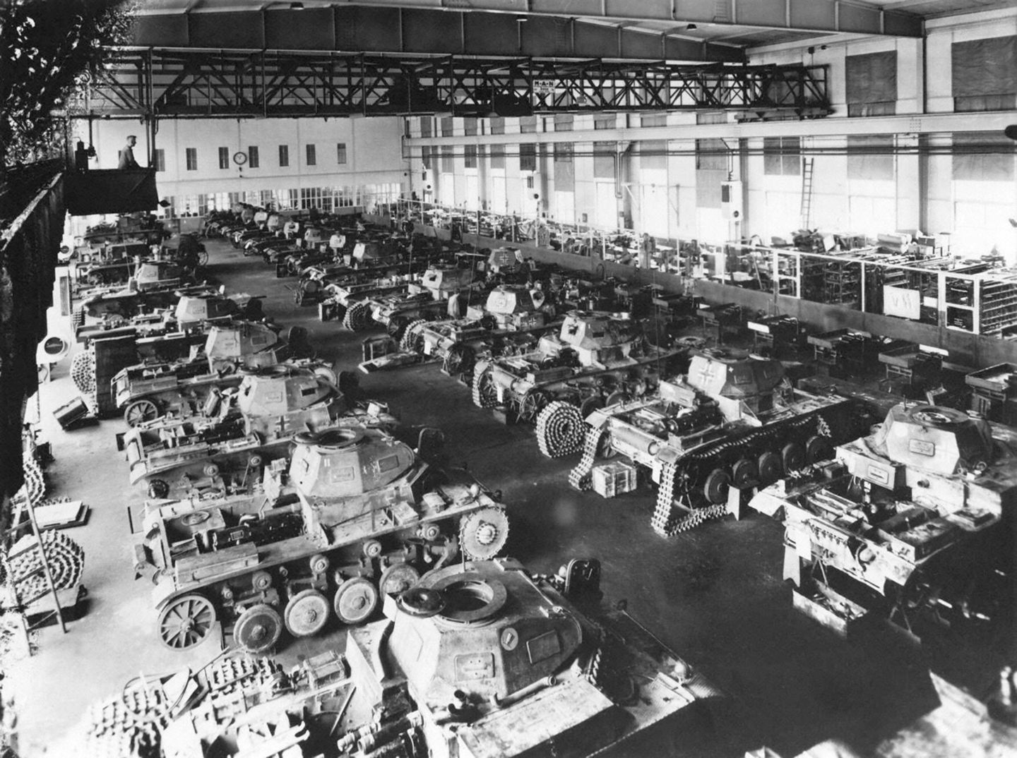 Panzer-Montage bei M.A.N. in Nürnberg - [GEO]
