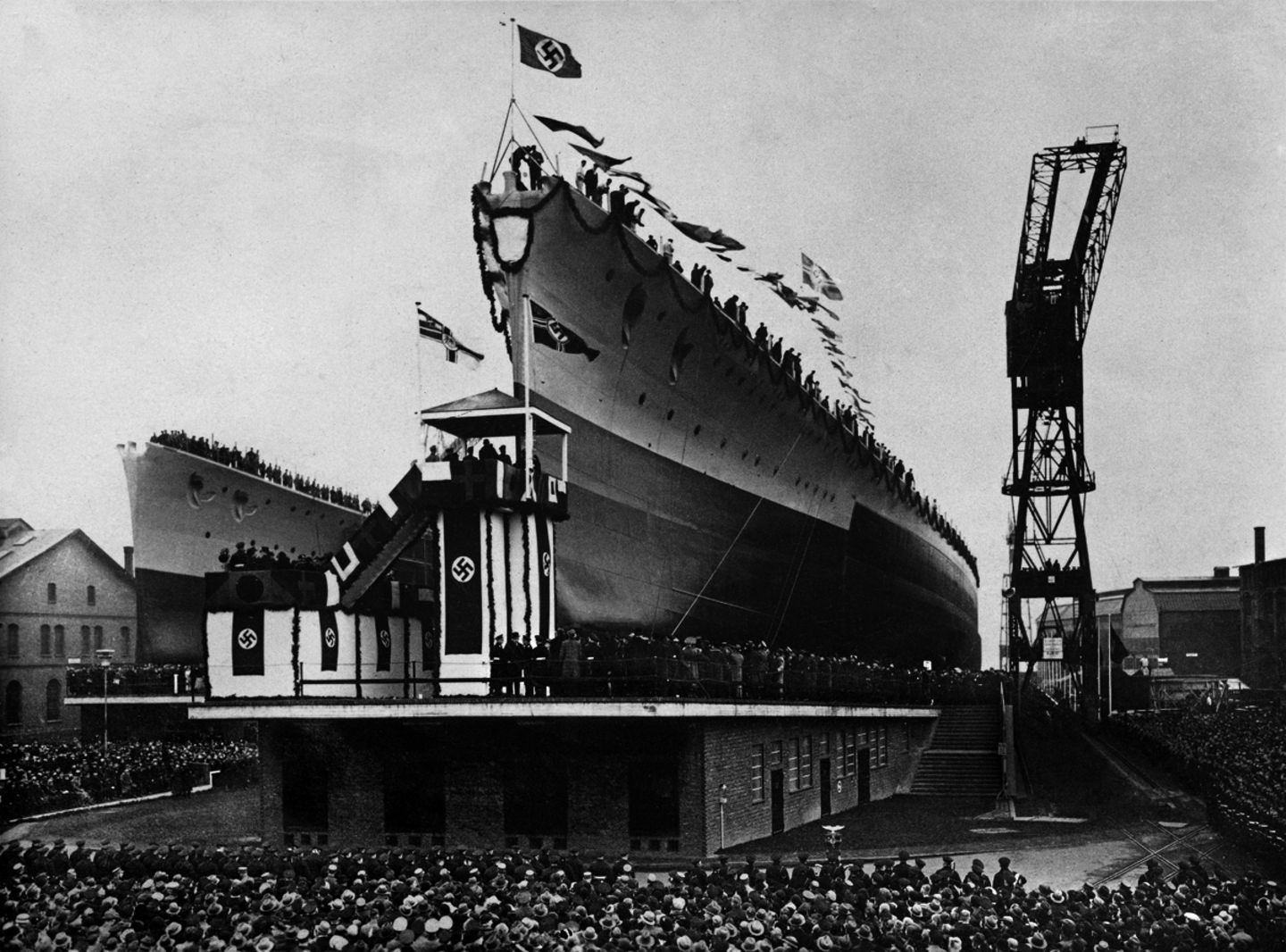 Stapellauf des Schlachtschiffs "Gneisenau", 1936