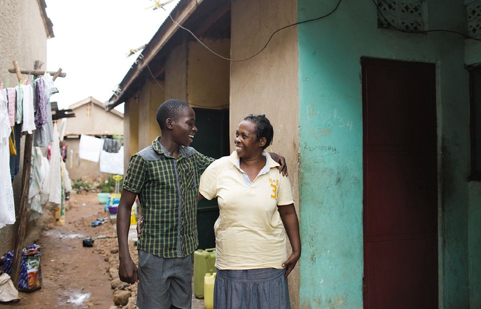 Eric und Mutter in Uganda