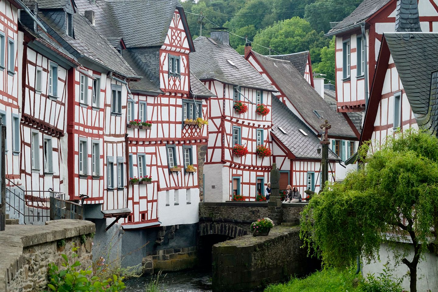 Monreal: Mittelalterliche Idylle an der Moselschieferstraße Monreal