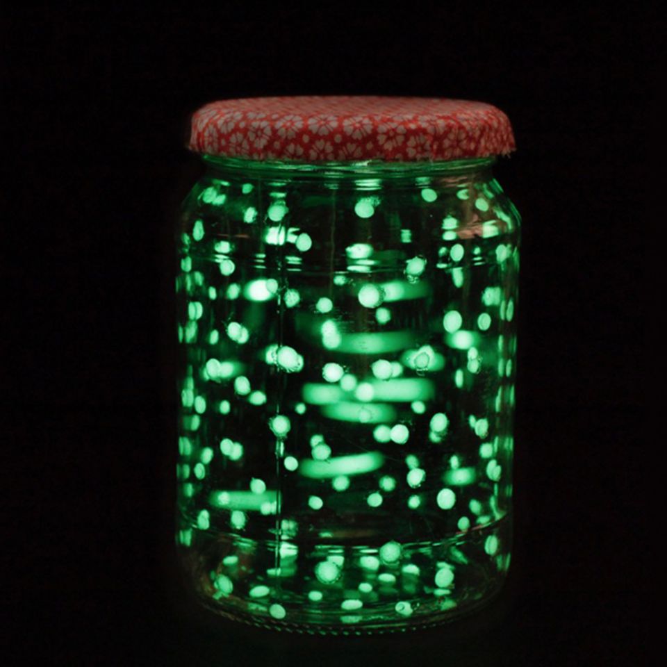 Experiment: Glühwürmchen im Glas
