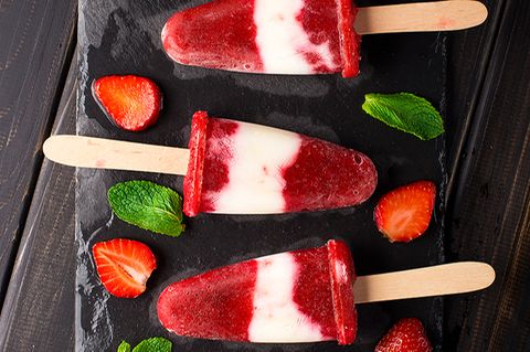 Erdbeer-Joghurt-Eis am Stiel