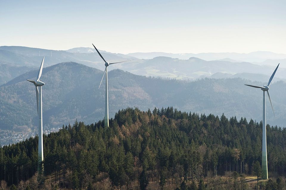 Luftaufnahme von Windrädern am Rosskopf, Freiburg im Breisgau Luftaufnahme von Windrädern am Rosskopf, Freiburg im Breisgau