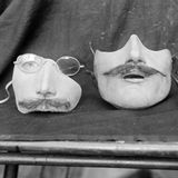 Mrs. Ladd, Gesichtsprothesen