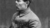 Mrs. Ladd, Gesichtsprothesen