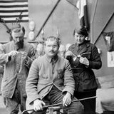 Mrs. Ladd, Gesichtsprothesen