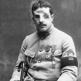 Mrs. Ladd, Gesichtsprothesen