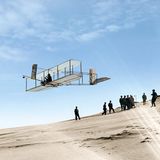 Wilbur und sein Bruder Orville Wright wagen erste Gleitflüge