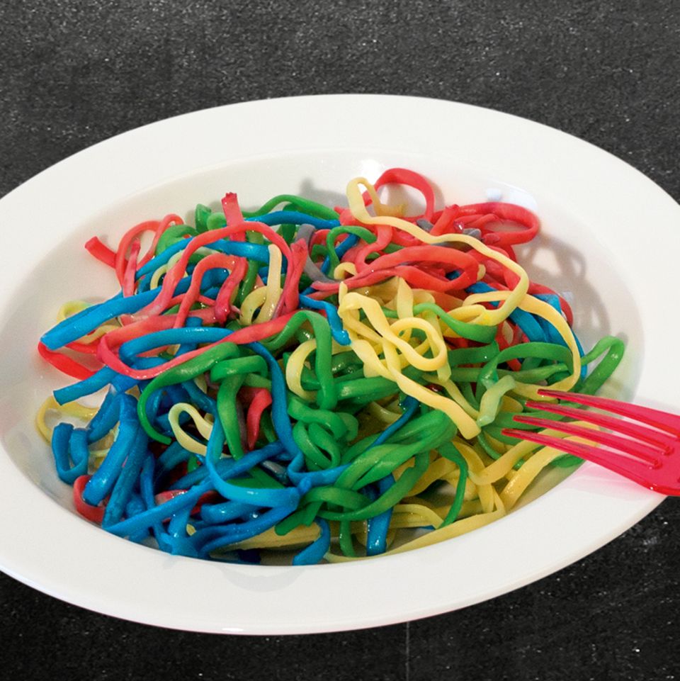 Regenbogen-Spaghetti