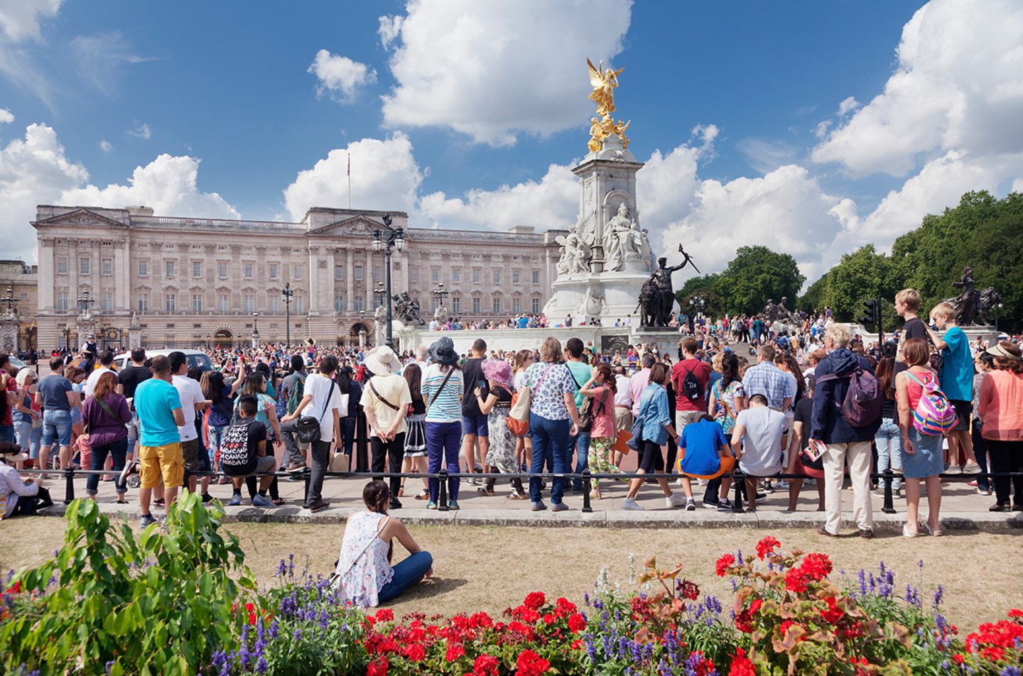 Touristen vor Buckingham Palace