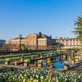 Blick auf Kensington Palace und Sunken Garden