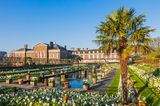 Blick auf Kensington Palace und Sunken Garden